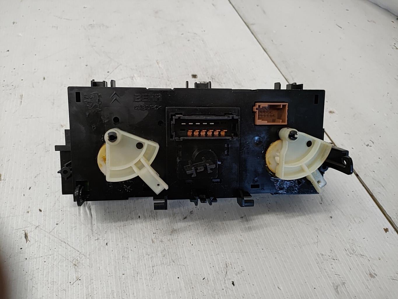 Commande chauffage CITROEN C3 2 PHASE 1 Diesel - 1
