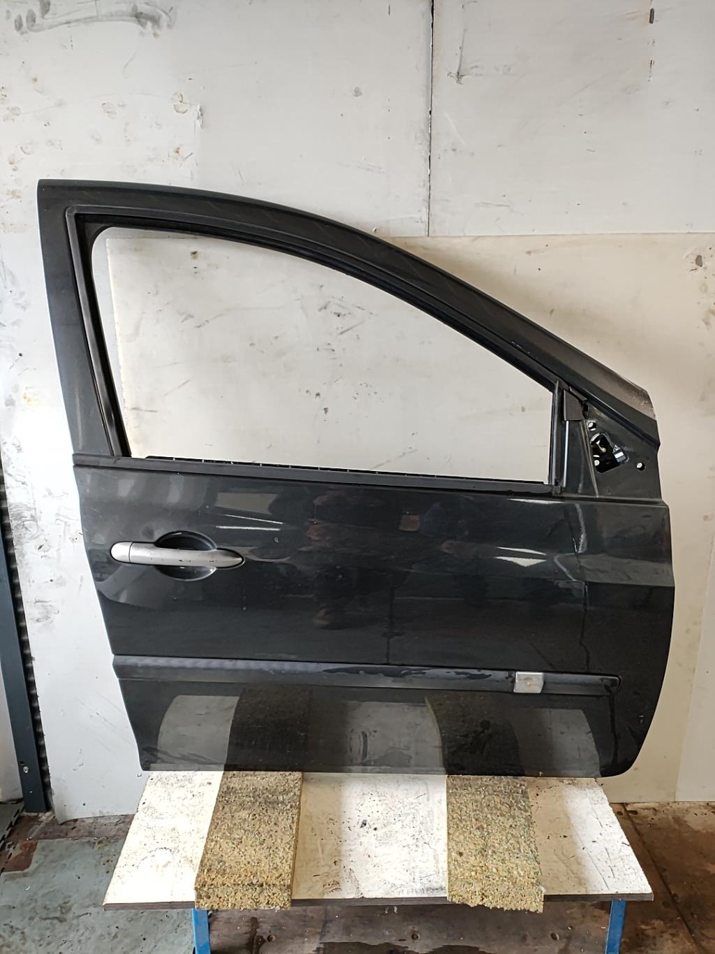 Porte avant droit RENAULT CLIO 3 PHASE 1 BREAK Diesel - 1