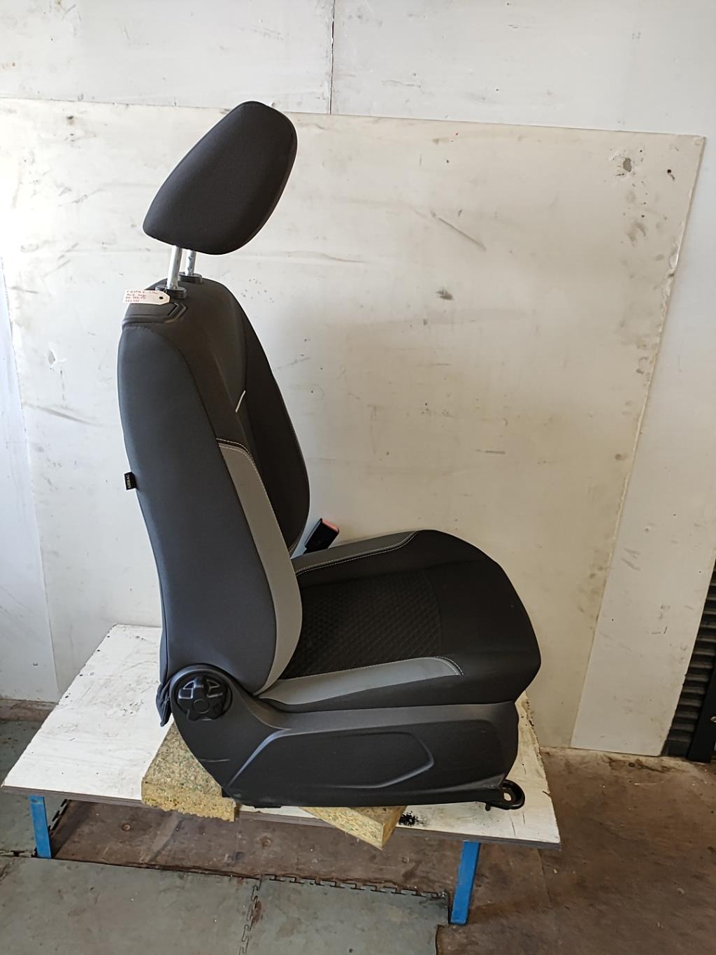 Siege avant droit FORD FIESTA 6 PHASE 2 Essence - 1