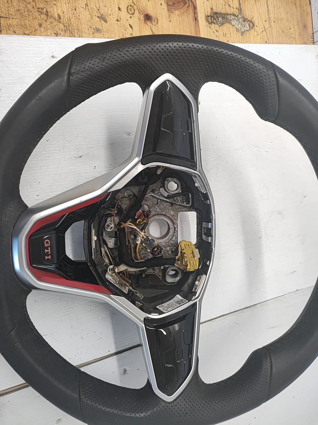 Volant VOLKSWAGEN GOLF 8 PHASE 1 Essence - 1