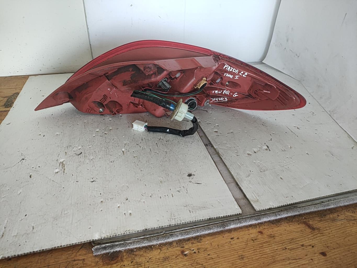 Feu arriere principal gauche (feux) MAZDA 2 2 PHASE 1 Essence - 1