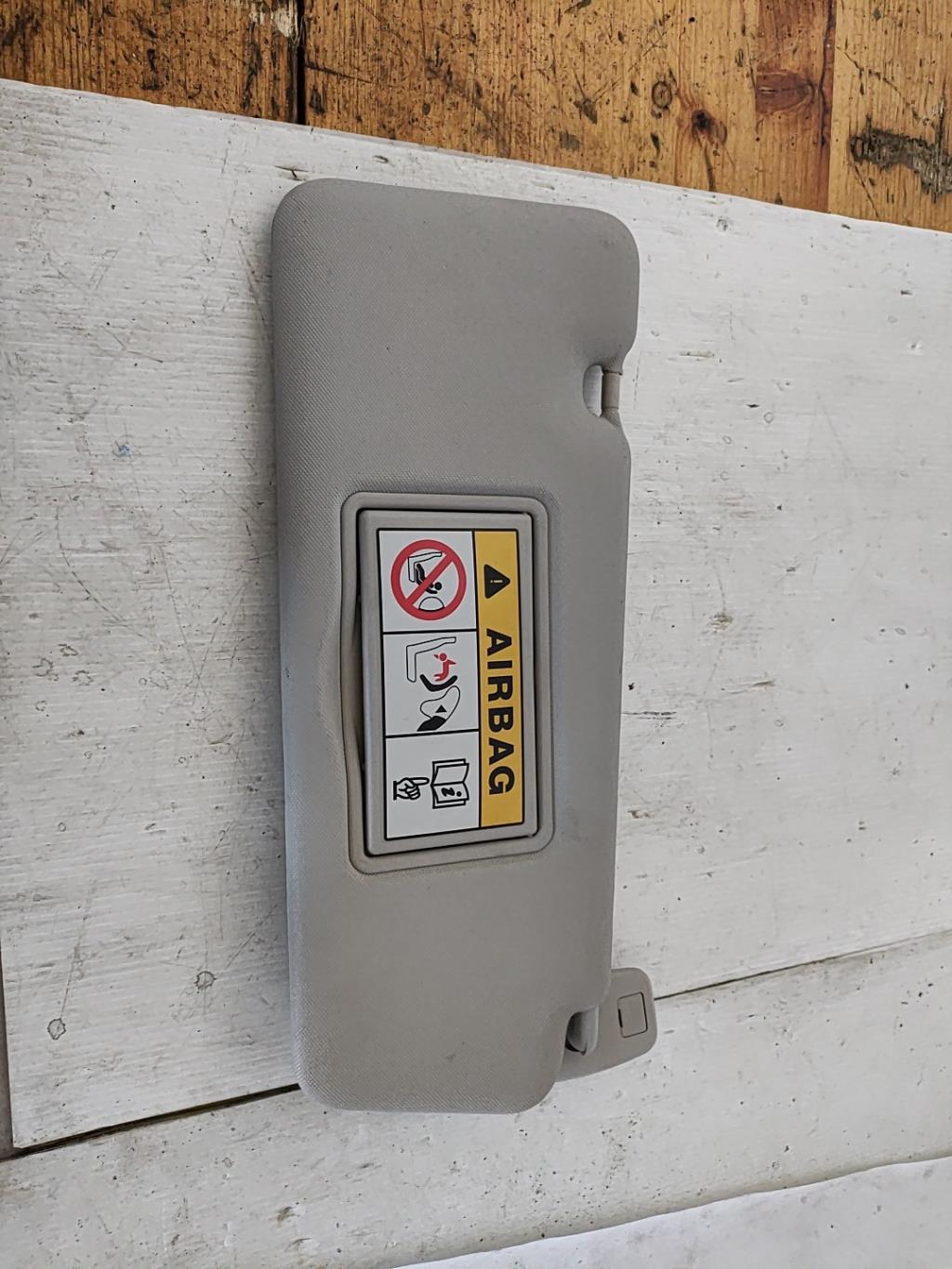 Pare soleil droit RENAULT CLIO 4 PHASE 1 Diesel - 1