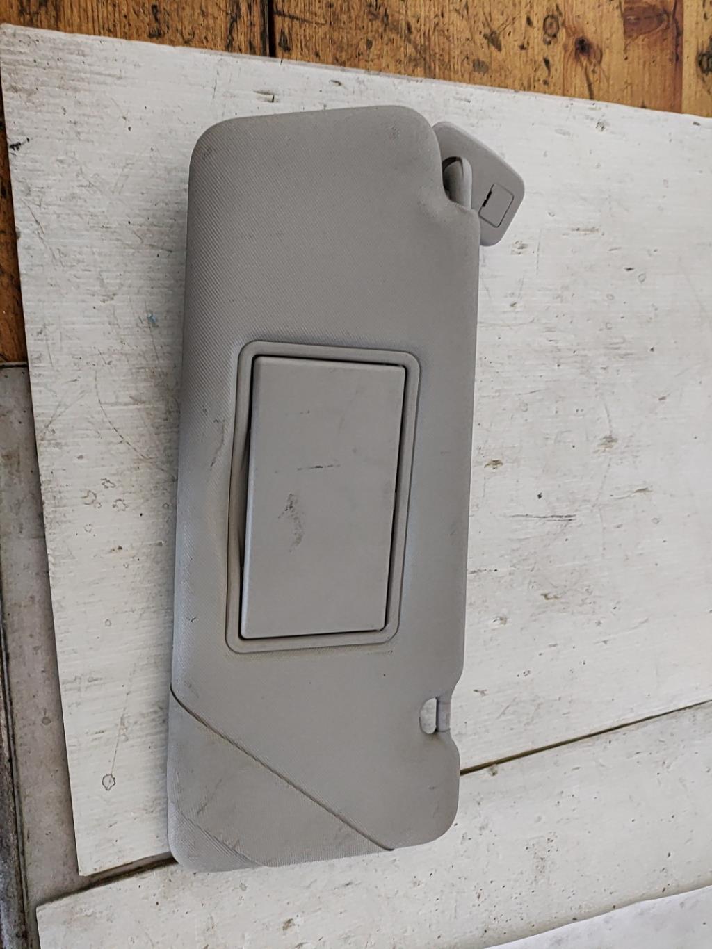 Pare soleil gauche RENAULT CLIO 4 PHASE 1 Diesel - 1