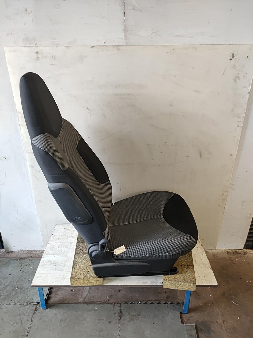 Siege avant droit TOYOTA AYGO 1 PHASE 3 Essence - 1
