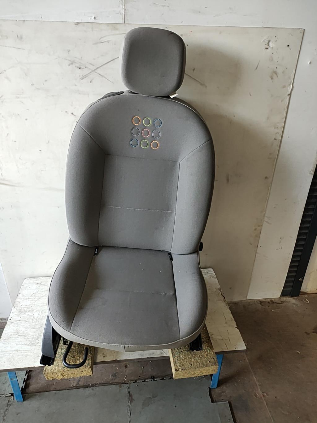 Siege avant droit RENAULT TWINGO 2 PHASE 1 Diesel - 1