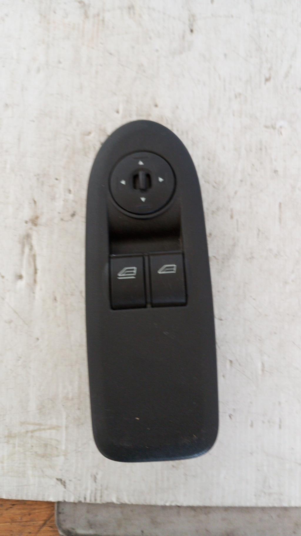 Interrupteur de leve vitre avant gauche FORD FOCUS 1 Essence - 1