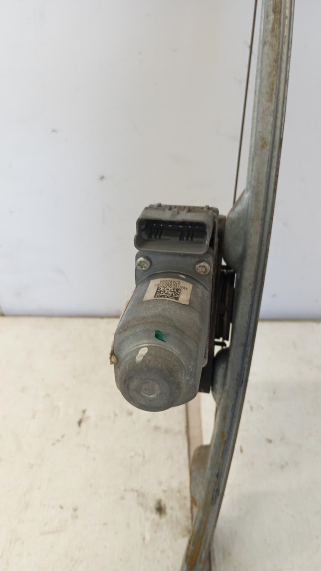 Leve vitre electrique avant droit CITROEN C4 2 PHASE 1 Essence - 1