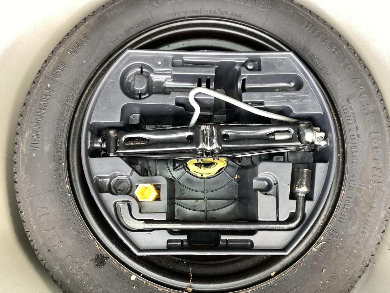 Cric (Ensemble depannage) PEUGEOT 2008 1 PHASE 1 Essence - 1