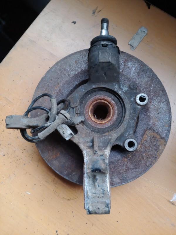Moyeu avant gauche CITROEN C4 1 PHASE 1 Diesel - 1