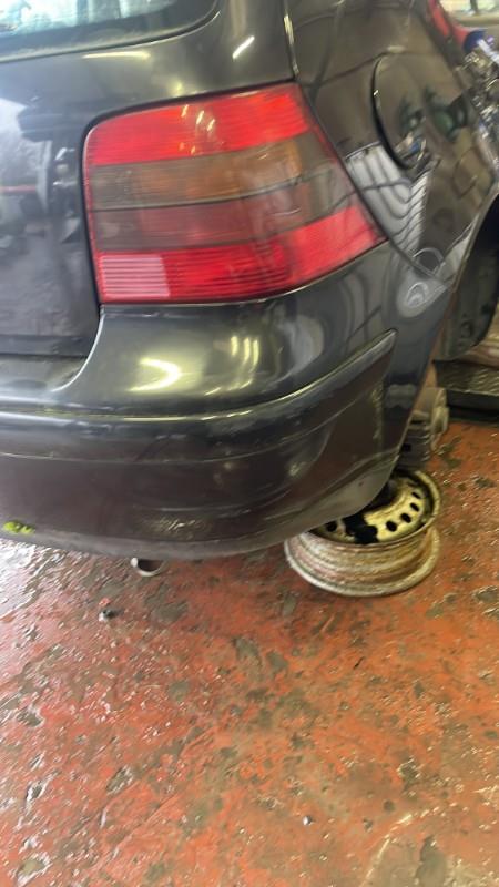 Pare choc arriere VOLKSWAGEN GOLF 4 Diesel - 1