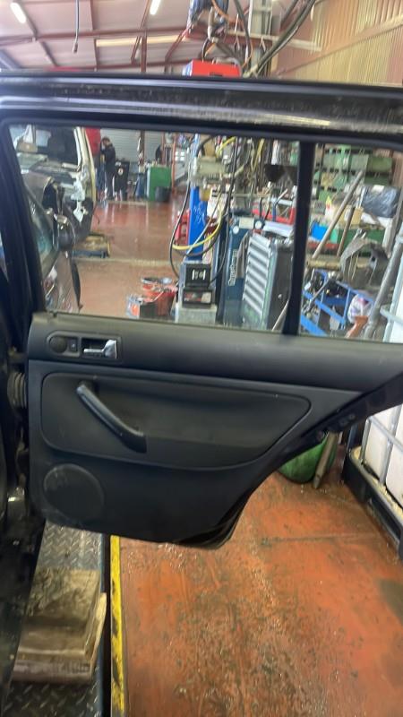 Porte arriere droit VOLKSWAGEN GOLF 4 Diesel - 1