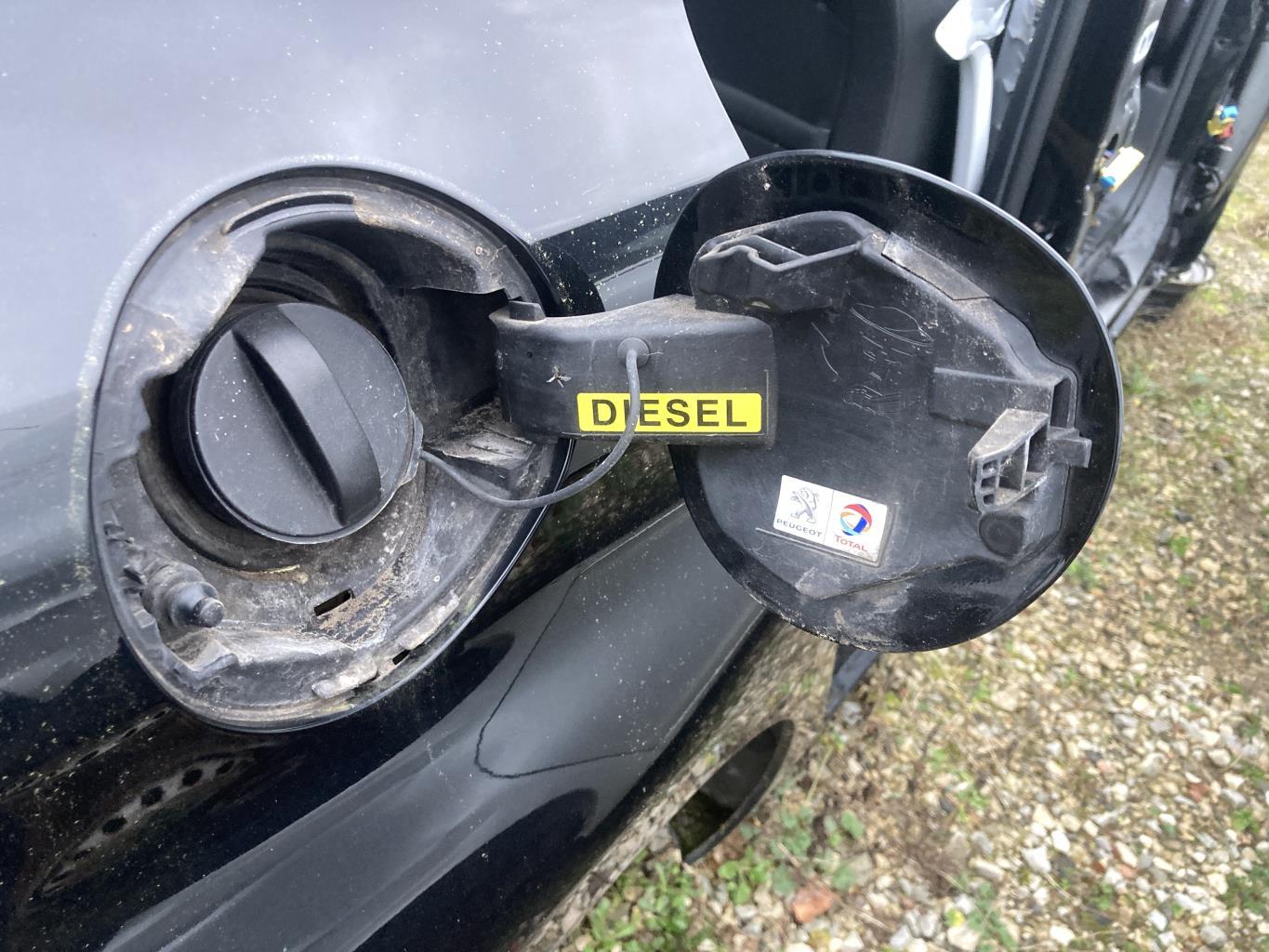Trappe d'essence PEUGEOT 308 2 PHASE 1 Diesel - 1