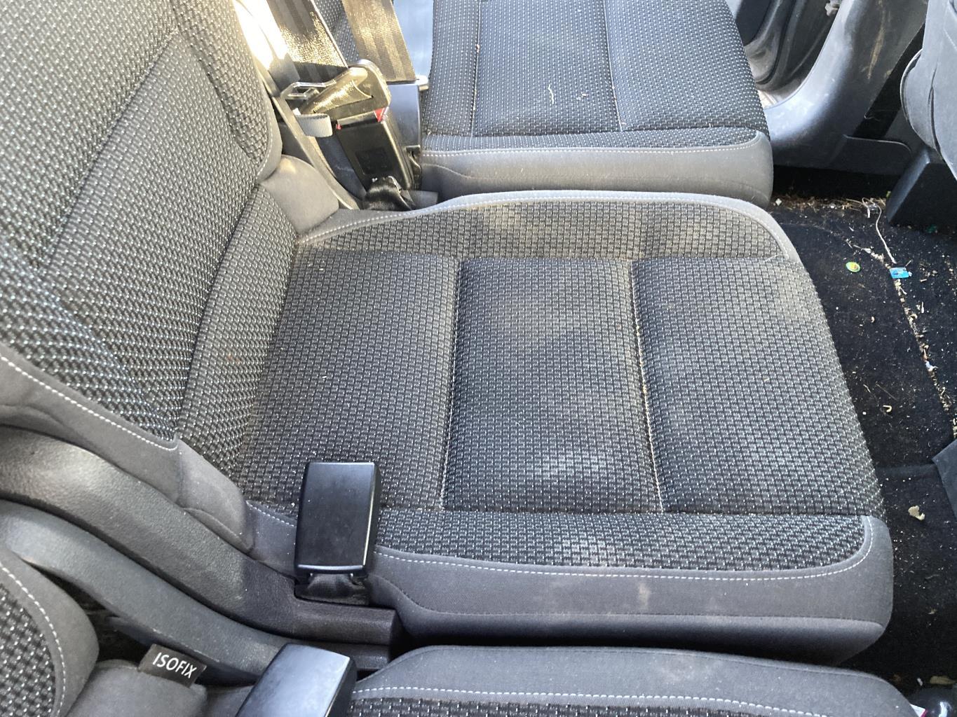 Siege central arriere VOLKSWAGEN TOURAN 2 Diesel - 1