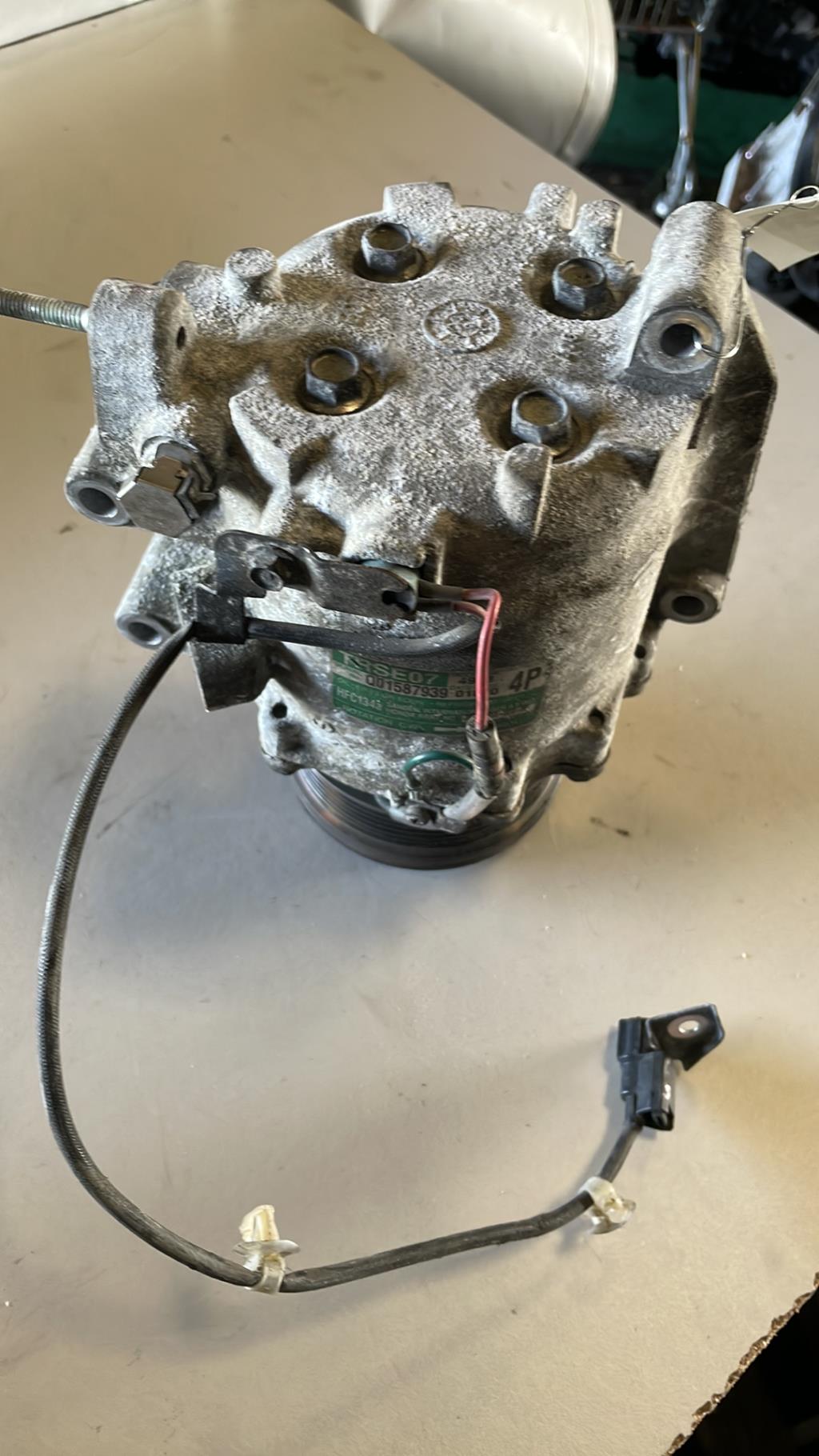 Compresseur clim HONDA CIVIC 8 PHASE 1 Essence - 1
