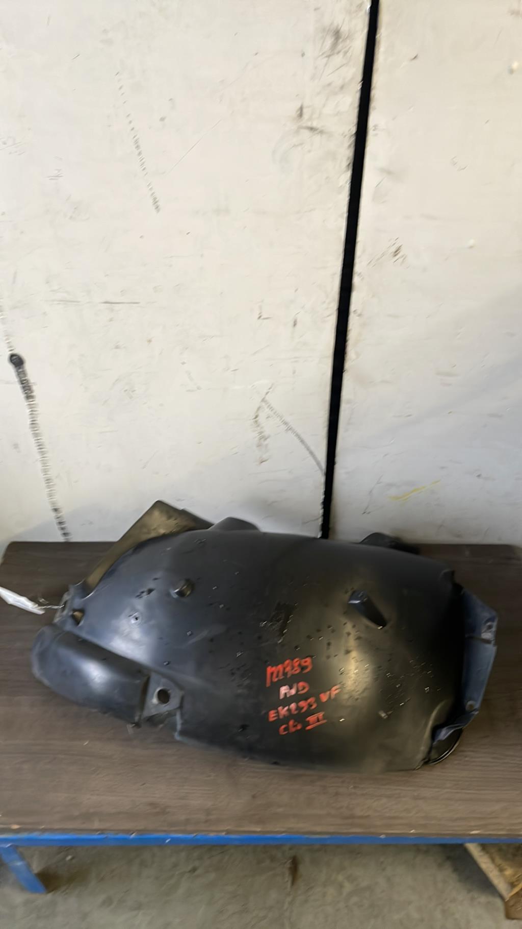 Pare boue avant droit RENAULT CLIO 3 PHASE 1 BREAK Diesel - 1