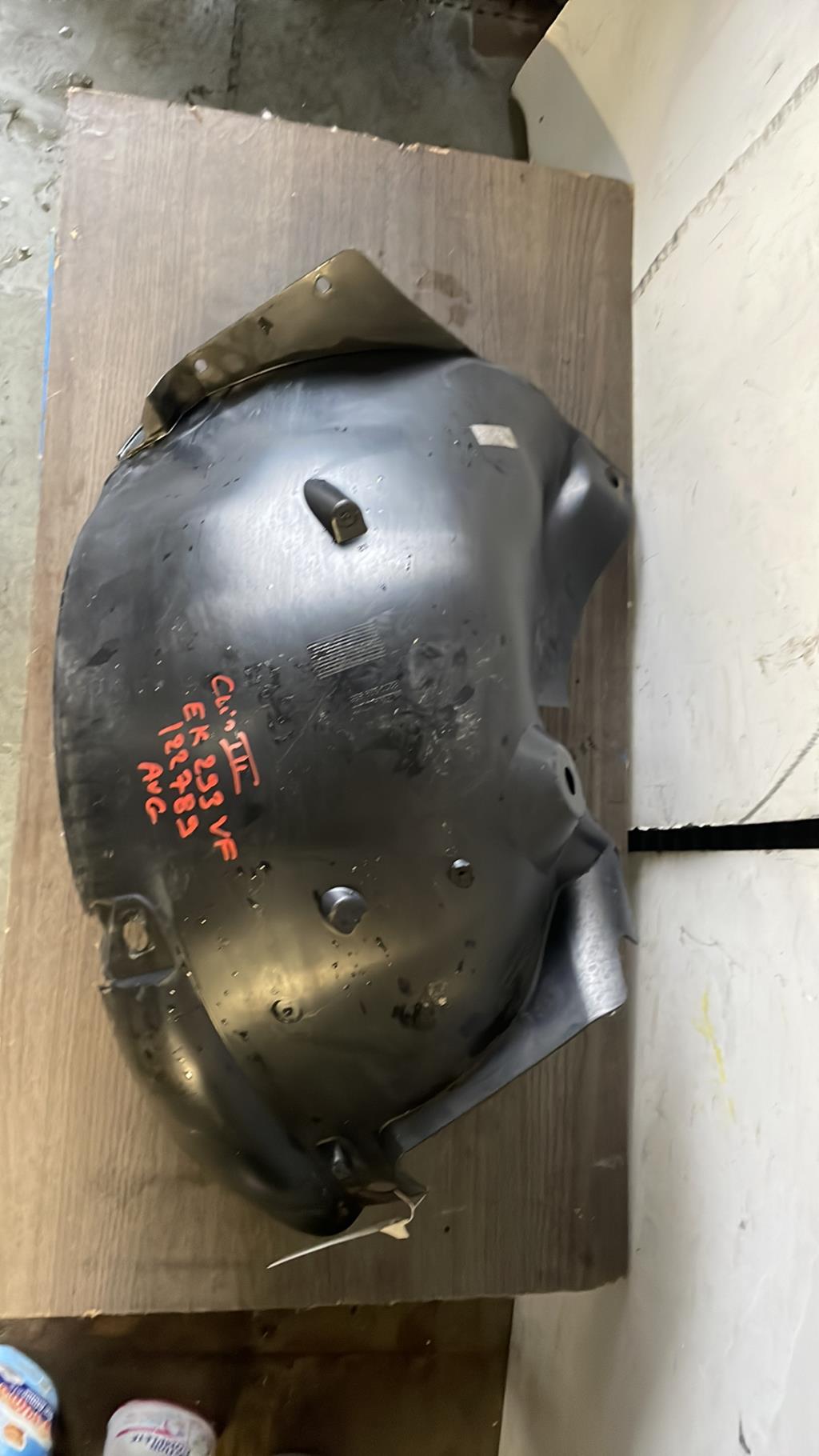 Pare boue avant gauche RENAULT CLIO 3 PHASE 1 BREAK Diesel - 1