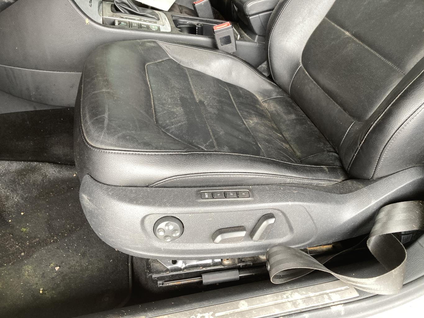 Siege avant gauche VOLKSWAGEN PASSAT 6 BREAK Diesel - 1