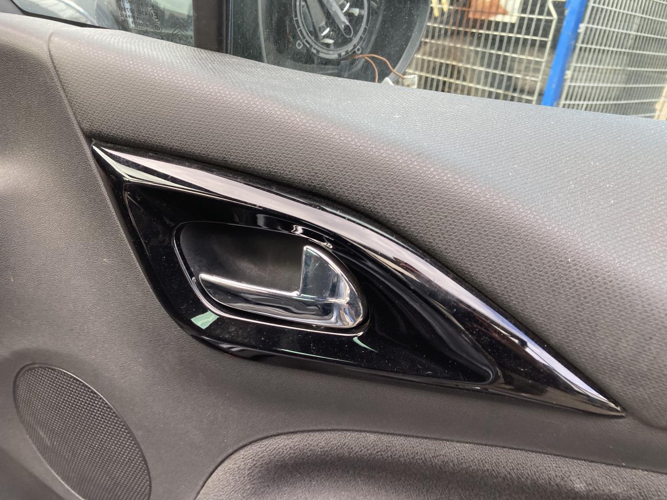 Poignee interieur avant droit CITROEN DS3 PHASE 1 Diesel - 1