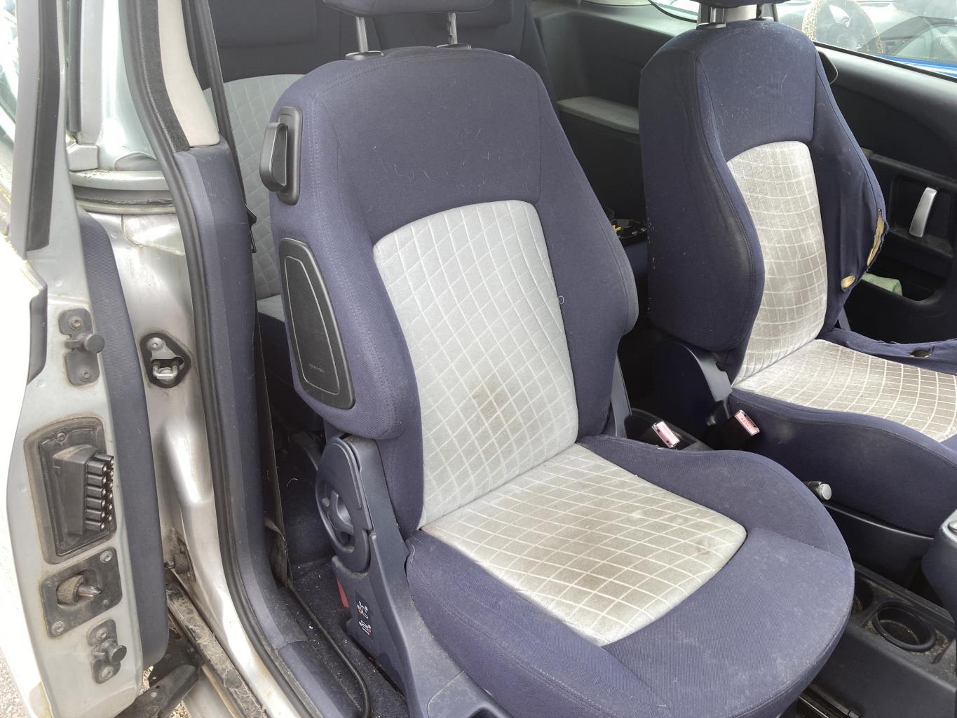 Siege avant droit PEUGEOT 1007 Diesel - 1