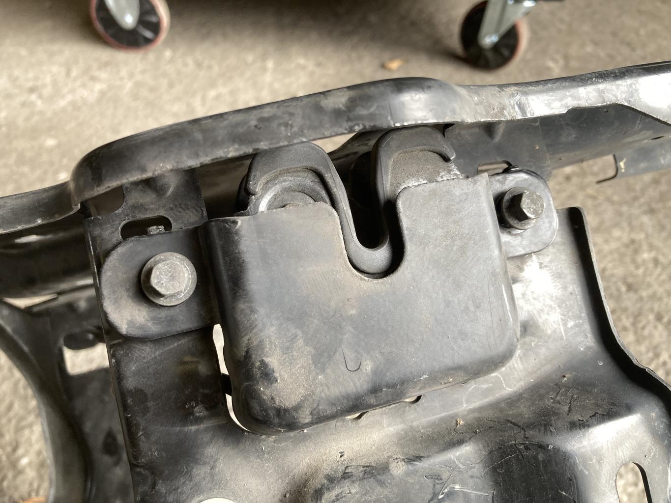 Serrure de capot VOLVO XC 60 1 PHASE 1 Diesel - 1