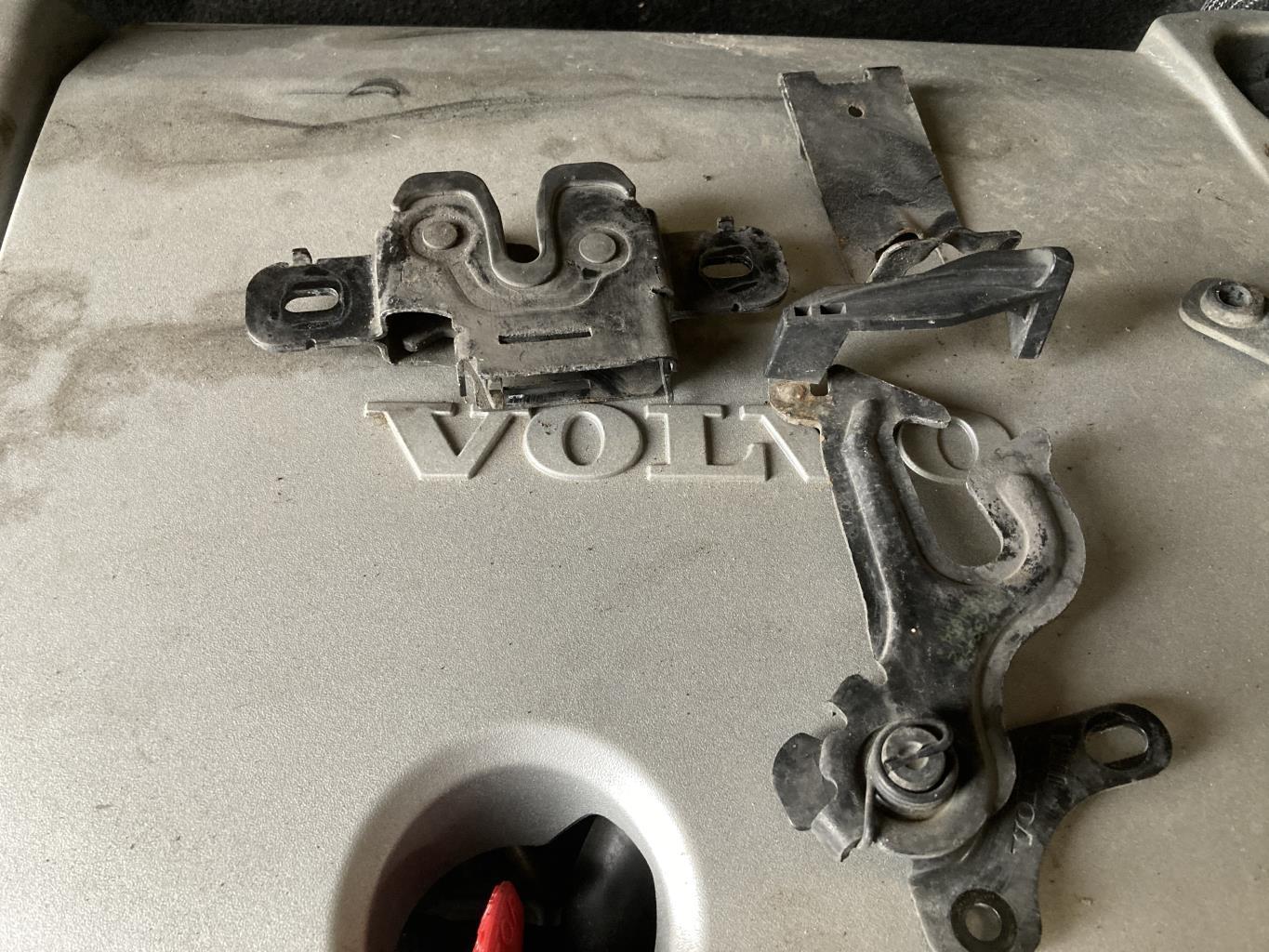 Serrure de capot VOLVO XC 60 1 PHASE 1 Diesel - 1