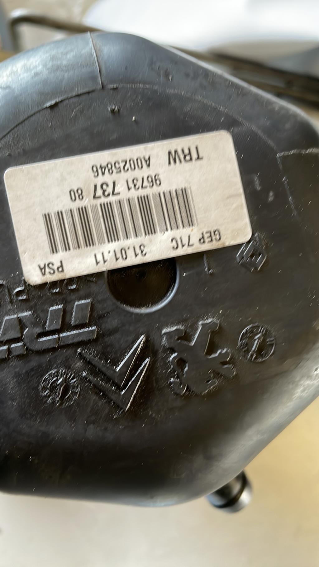 Pompe de direction CITROEN C5 2 Diesel - 1