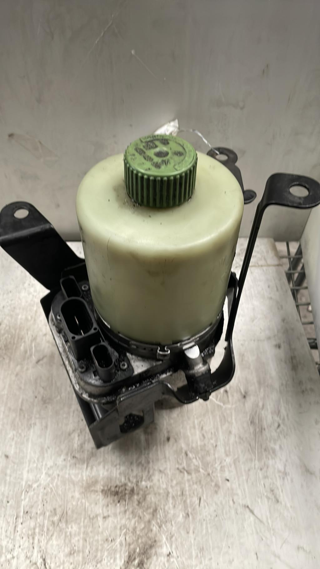 Pompe de direction VOLKSWAGEN POLO 4 PHASE 2 Diesel - 1