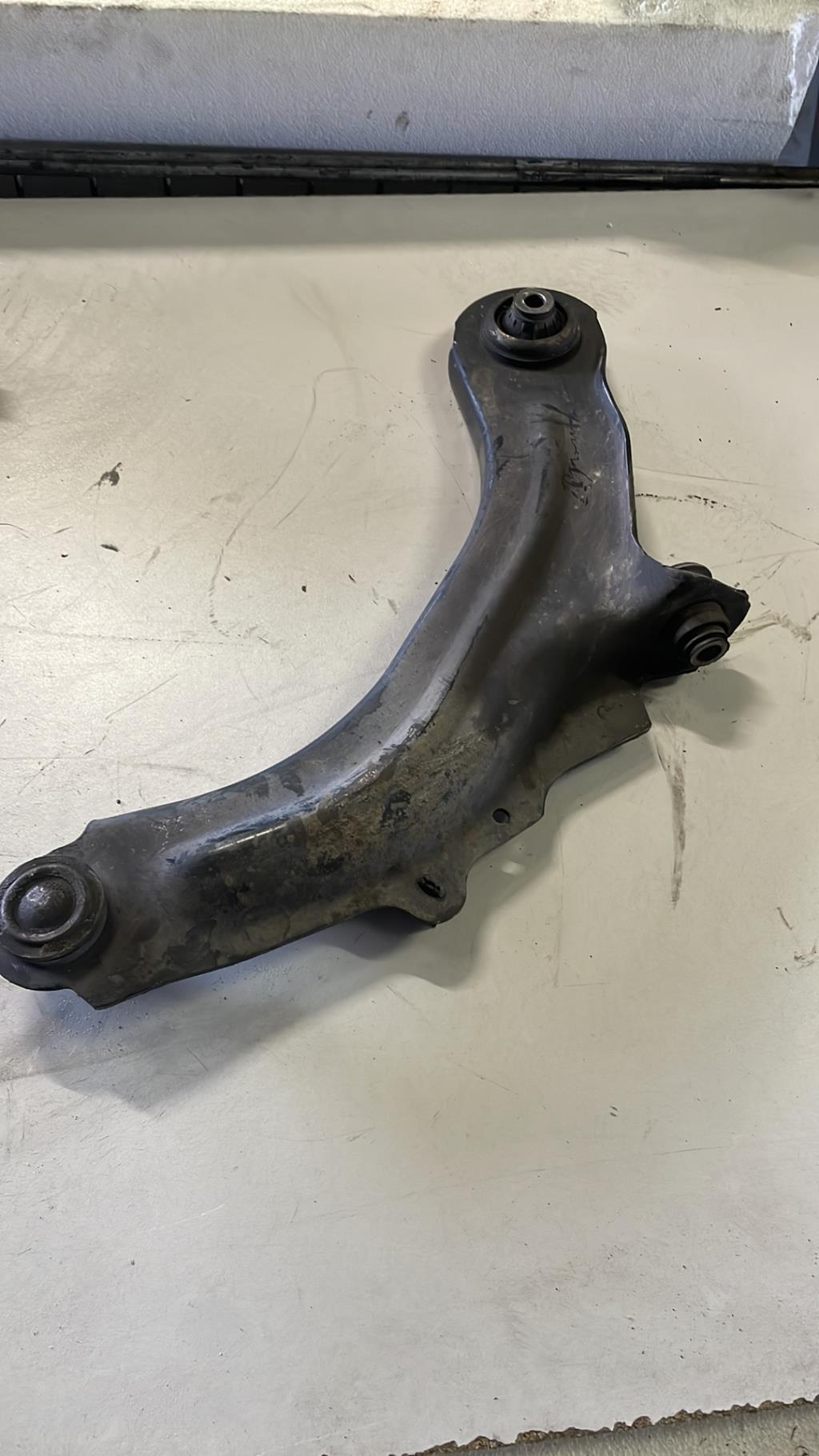 Triangle avant gauche RENAULT MEGANE 2 PHASE 2 BREAK Diesel - 1