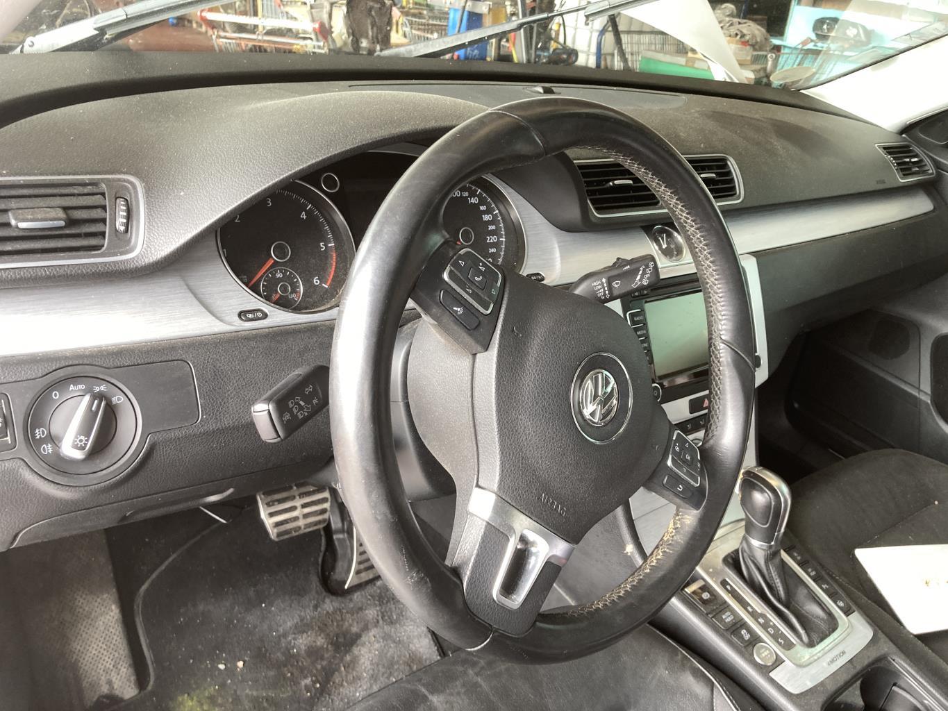 Volant VOLKSWAGEN PASSAT 6 BREAK Diesel - 1