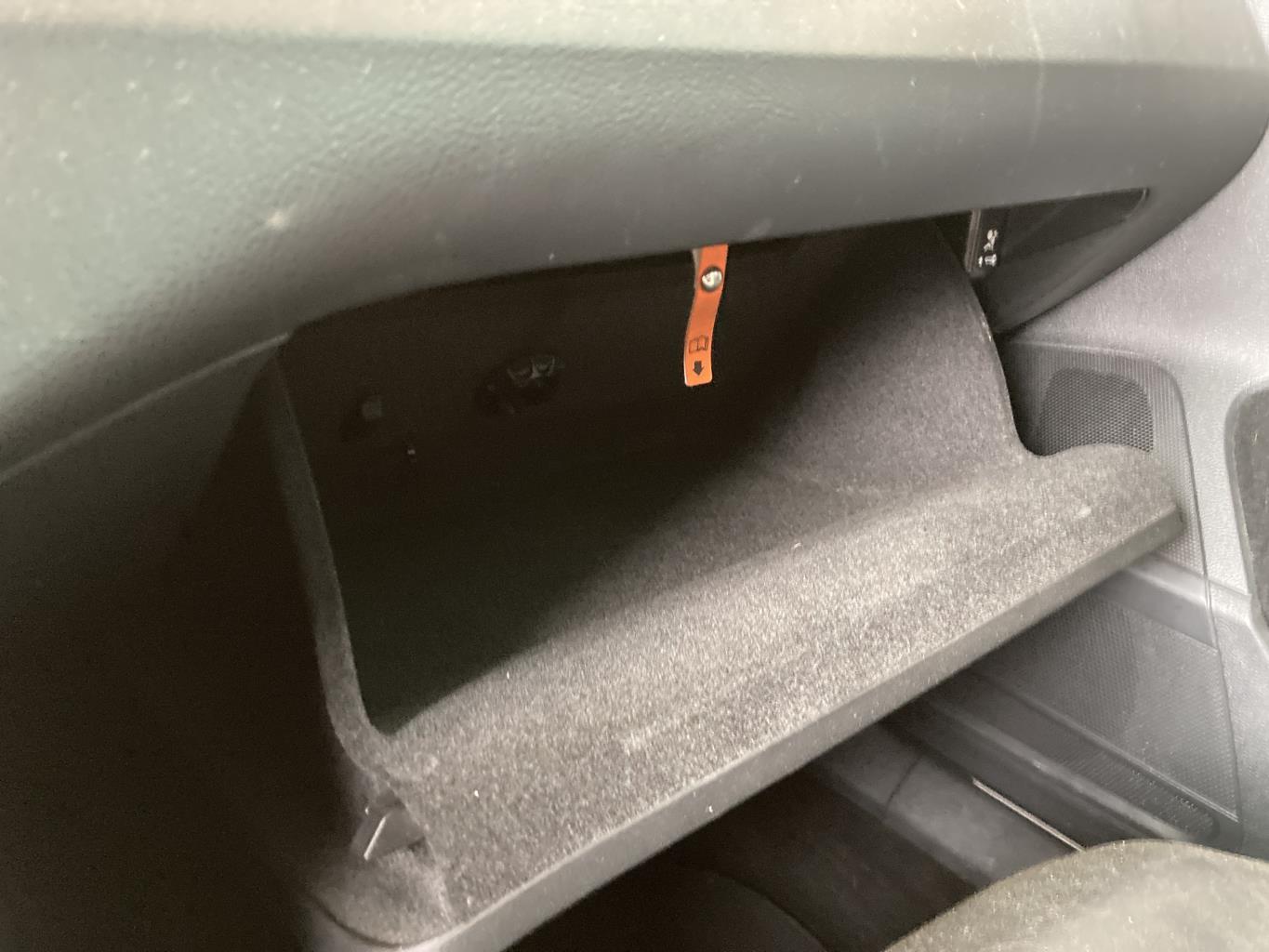 Boite a gants VOLKSWAGEN PASSAT 6 BREAK Diesel - 1
