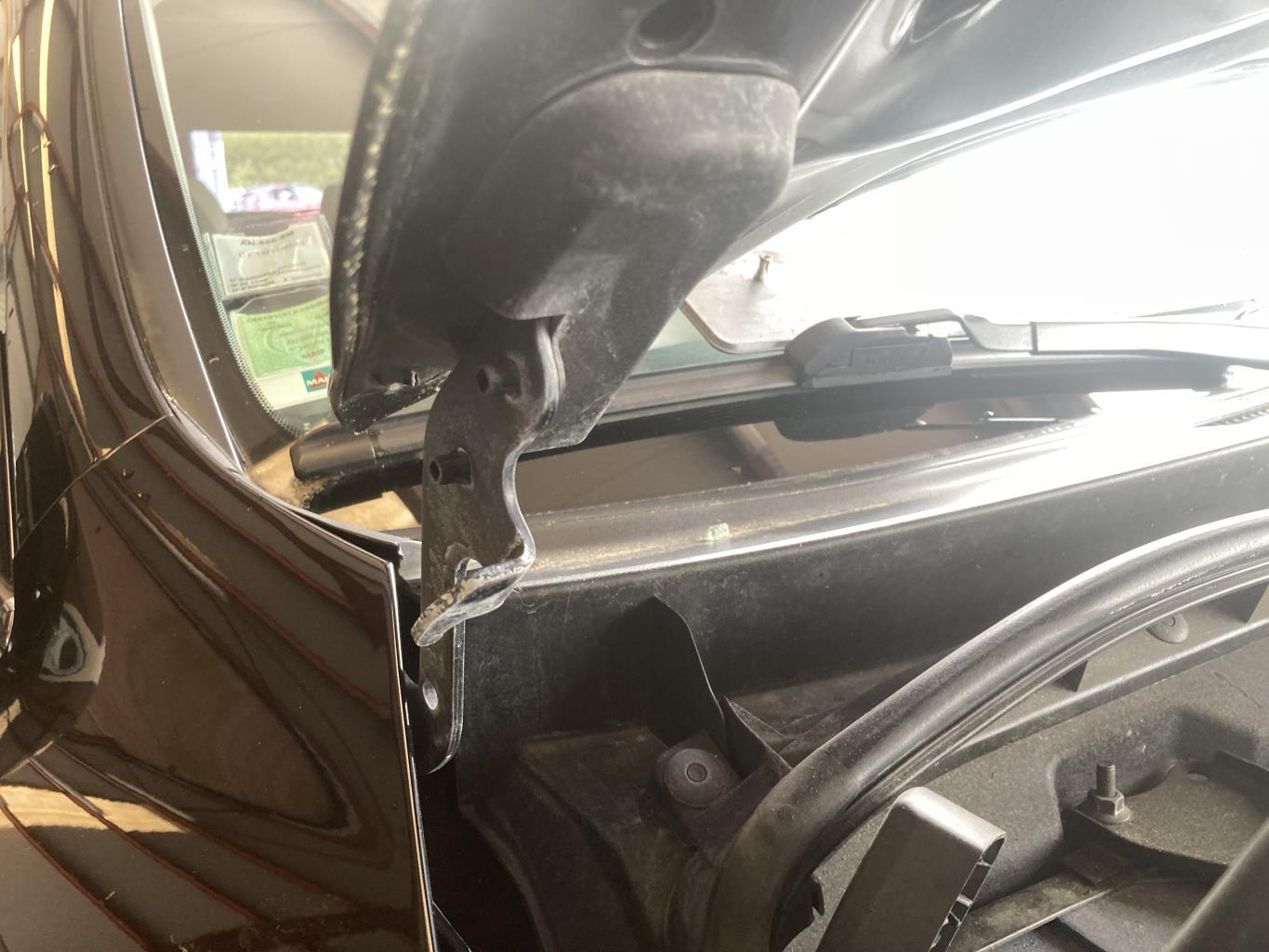 Charniere de capot LEXUS IS 2 PHASE 1 Diesel - 1