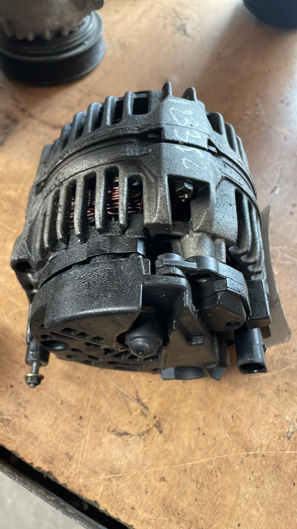 Alternateur VOLKSWAGEN GOLF 4 Essence - 1