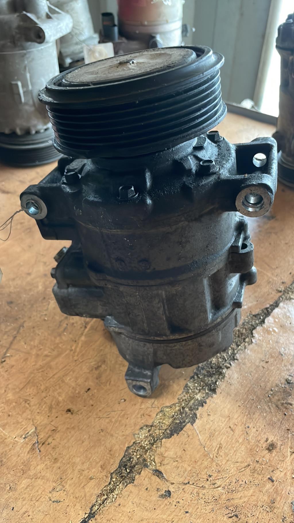 Compresseur clim AUDI A4 2 AVANT PHASE 2 BREAK Diesel - 1