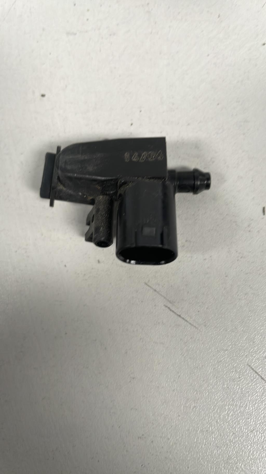 Gicleur lave glace VOLKSWAGEN PASSAT 6 BREAK Diesel - 1