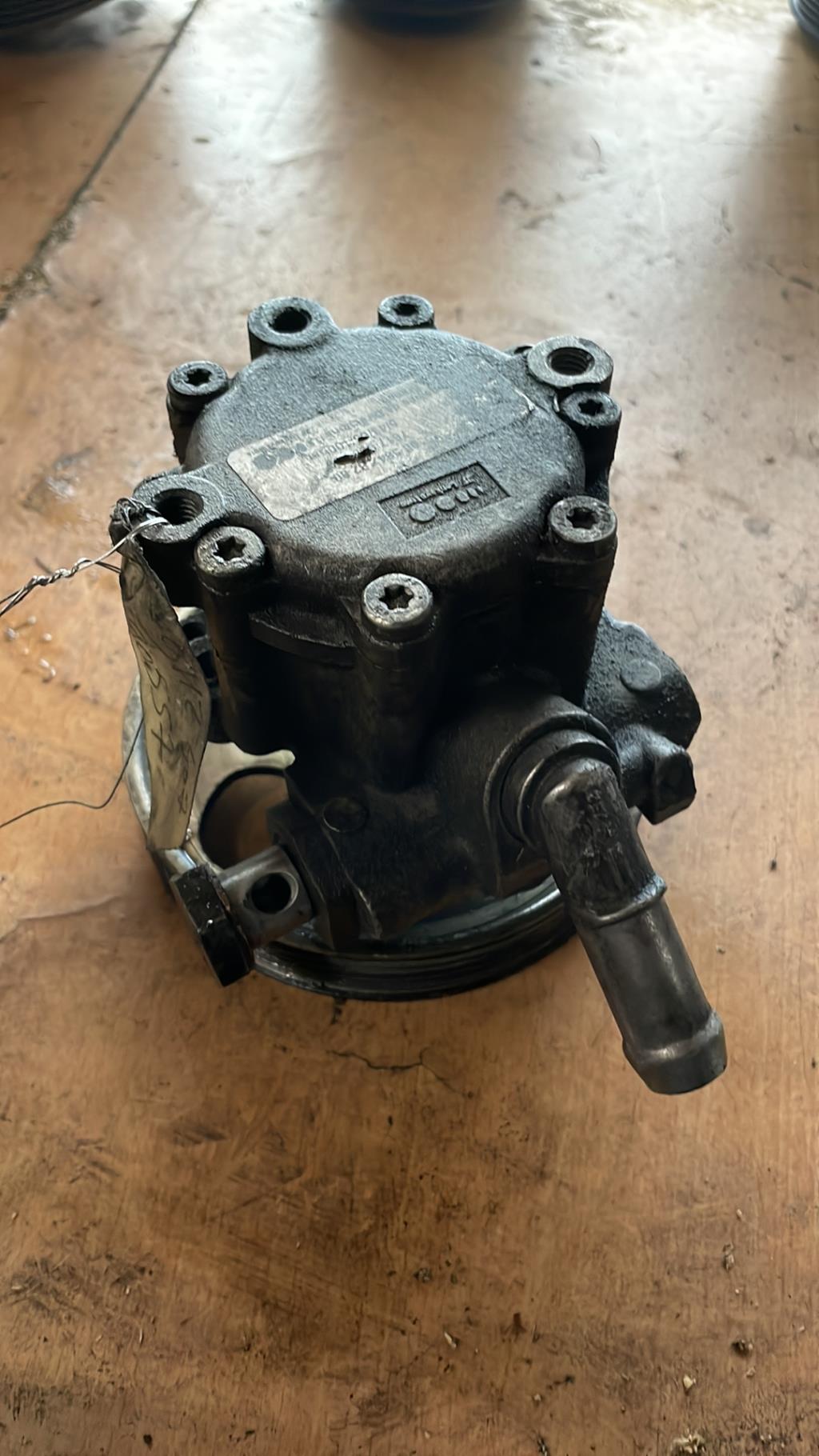 Pompe de direction PEUGEOT 407 PHASE 1 Diesel - 1