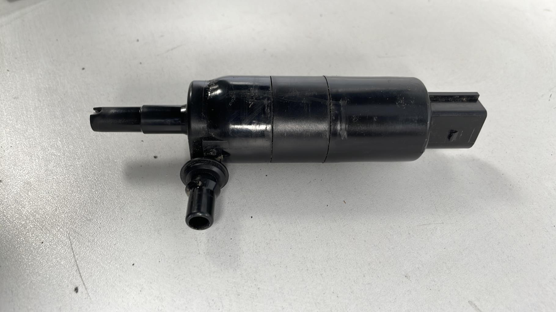 Pompe lave phares VOLKSWAGEN PASSAT 6 BREAK Diesel - 1