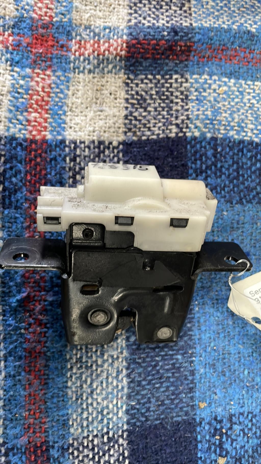 Serrure de hayon RENAULT CLIO 3 PHASE 1 Diesel - 1