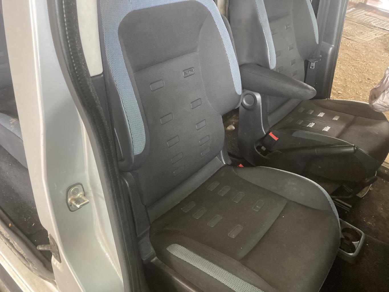 Siege avant droit CITROEN BERLINGO 2 PHASE 1 Diesel - 1