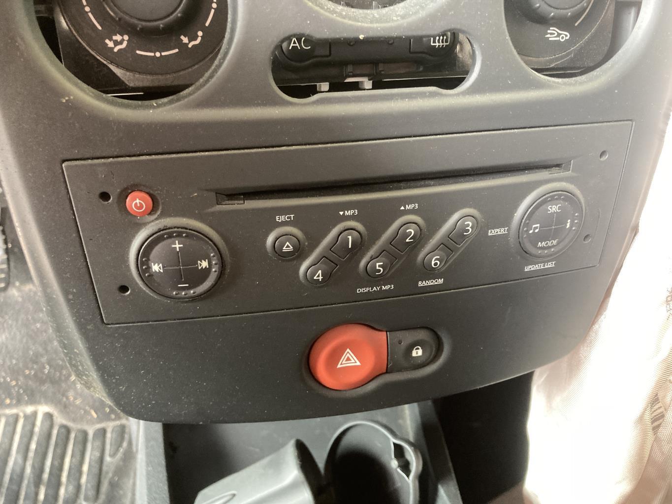 Autoradio d'origine RENAULT CLIO 3 PHASE 1 BREAK Diesel - 1
