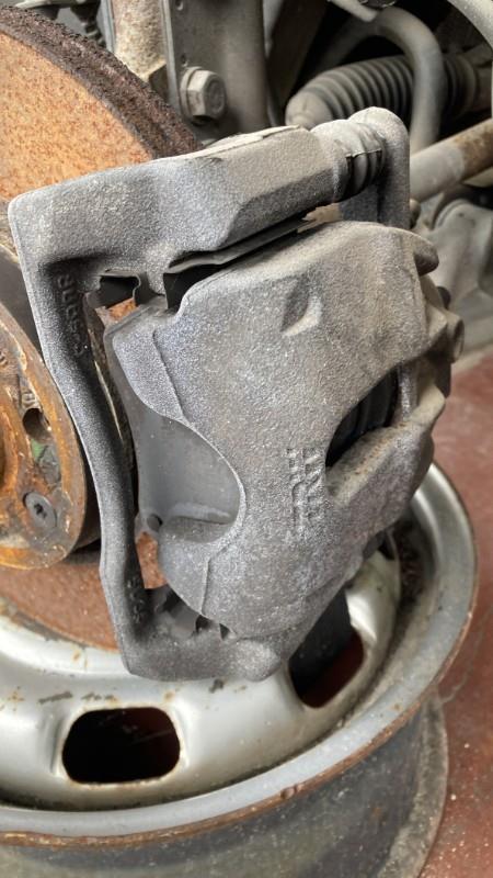Etrier avant droit (freinage) RENAULT CLIO 3 PHASE 2 Essence - 1