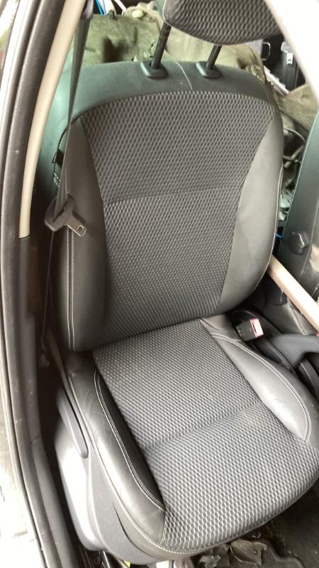 Siege avant droit RENAULT CLIO 3 PHASE 2 Essence - 1