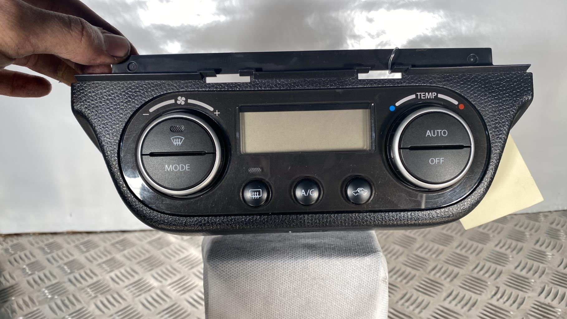 Commande chauffage SUZUKI SWIFT 3 Essence - 1