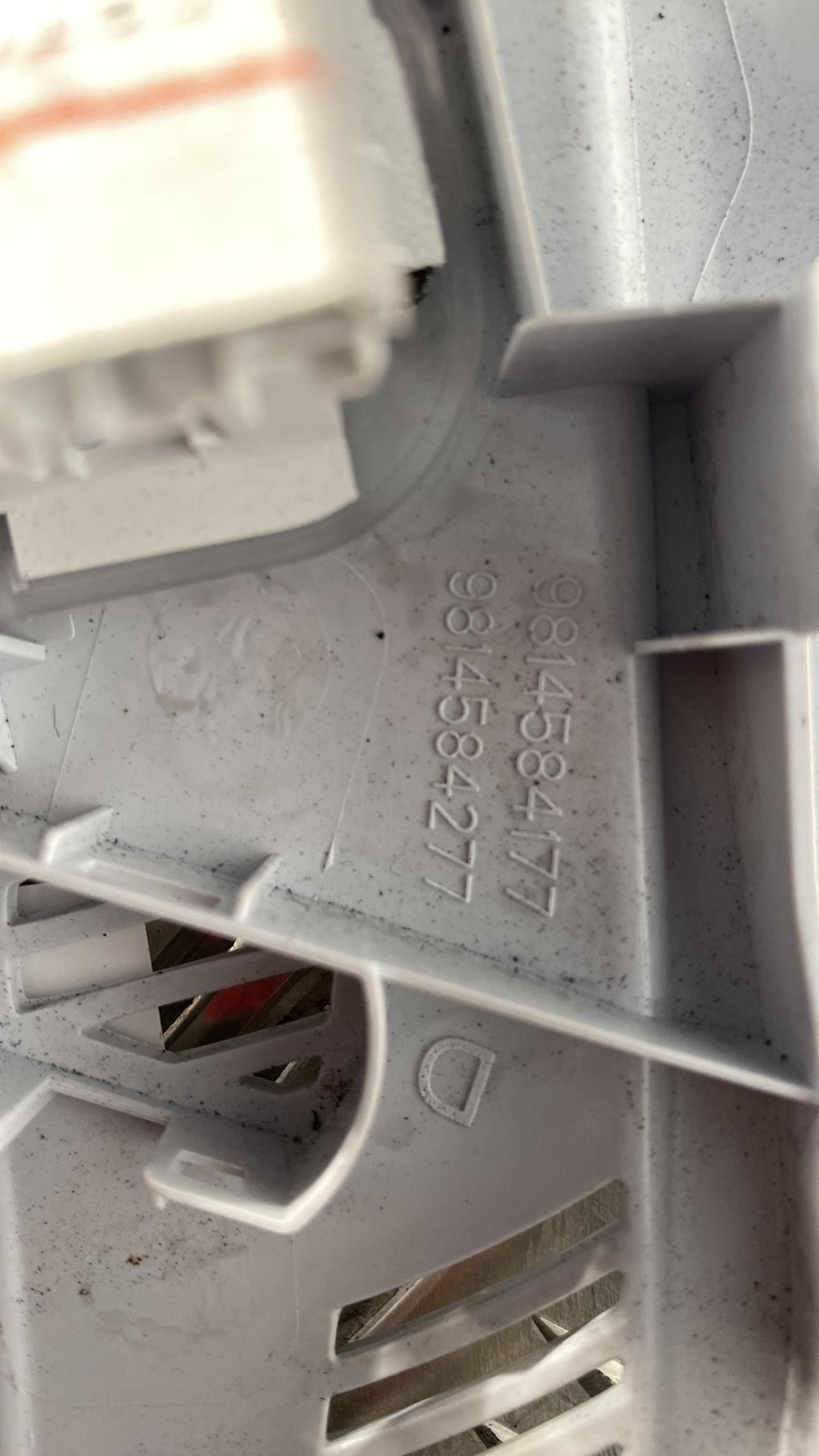 Eclairage de plafonnier PEUGEOT 5008 2 PHASE 2 Diesel - 1