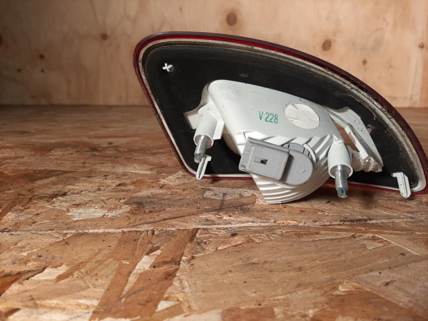 Feu arriere secondaire gauche (feux) RENAULT TWINGO 2 PHASE 2 Essence - 1