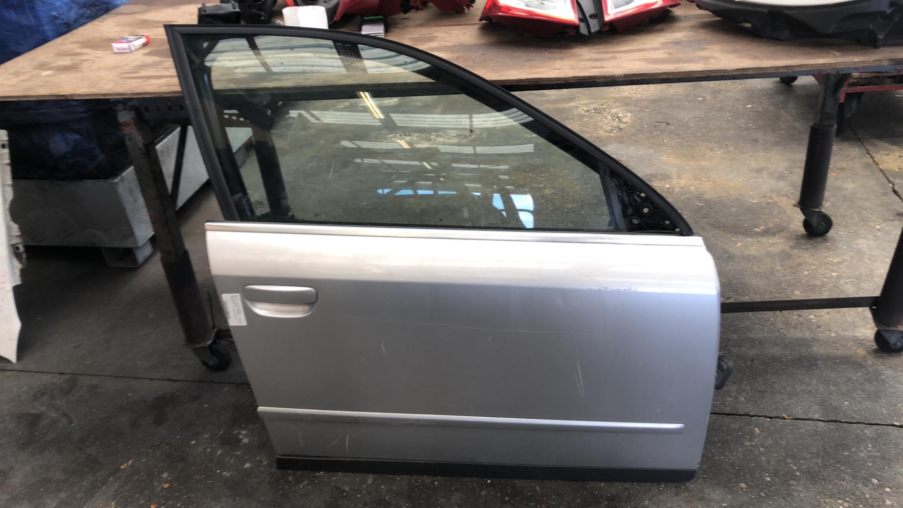 Porte avant droit AUDI A4 2 AVANT PHASE 1 BREAK Diesel - 1