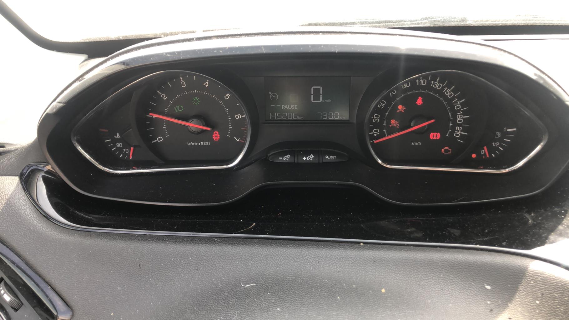 Console central (interieur plastique) PEUGEOT 208 1 PHASE 1 Essence - 1