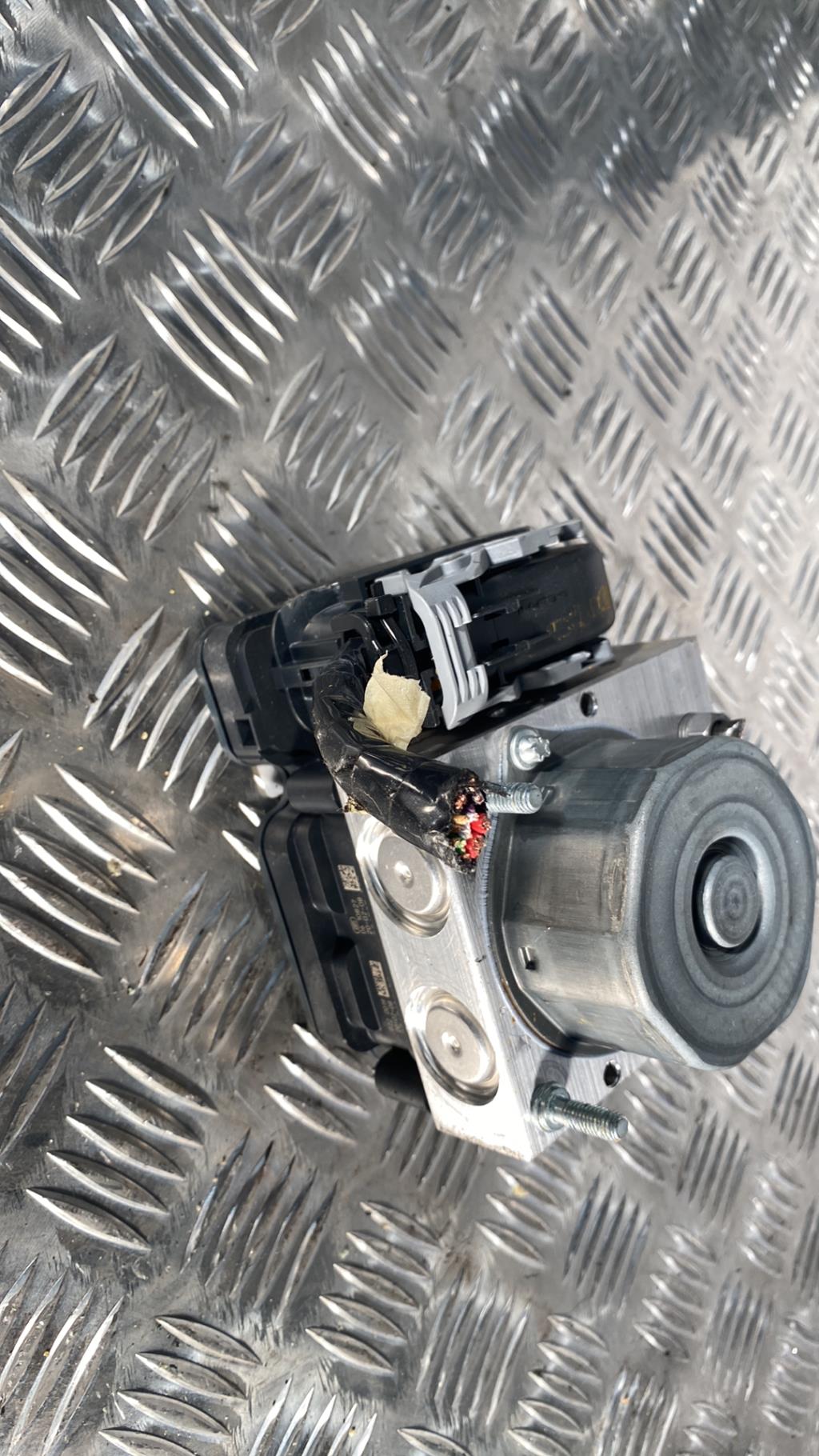 Bloc ABS (freins anti-blocage) RENAULT CLIO 4 PHASE 2 Essence - 1