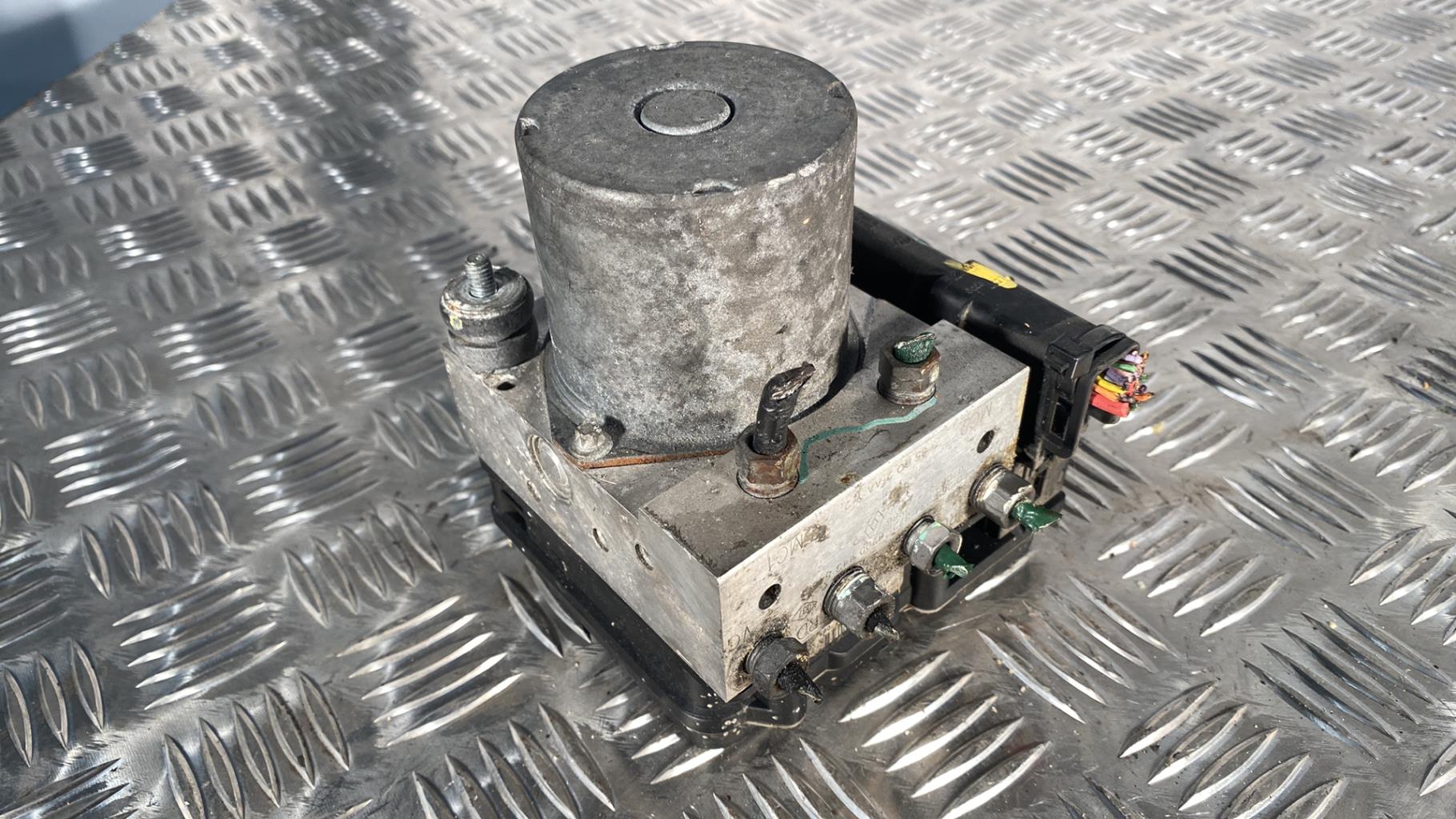 Bloc ABS (freins anti-blocage) RENAULT CLIO 3 PHASE 1 Essence - 1