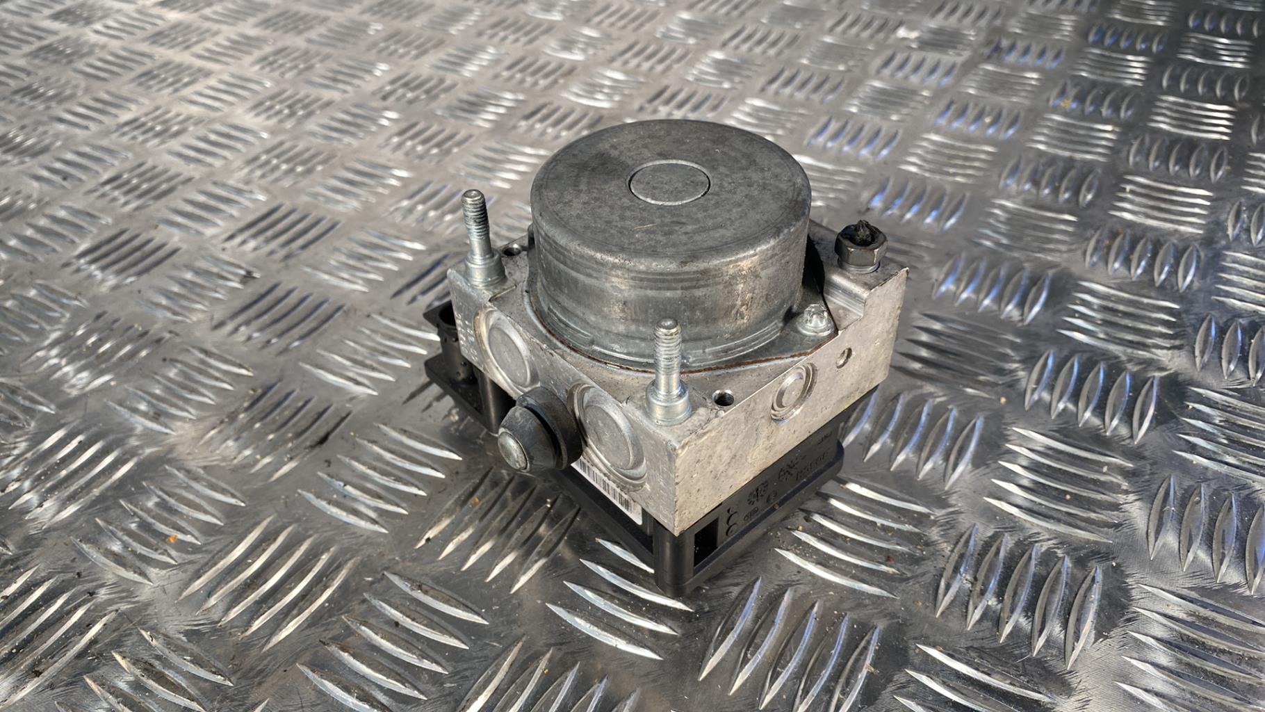 Bloc ABS (freins anti-blocage) RENAULT CLIO 3 PHASE 1 Essence - 1