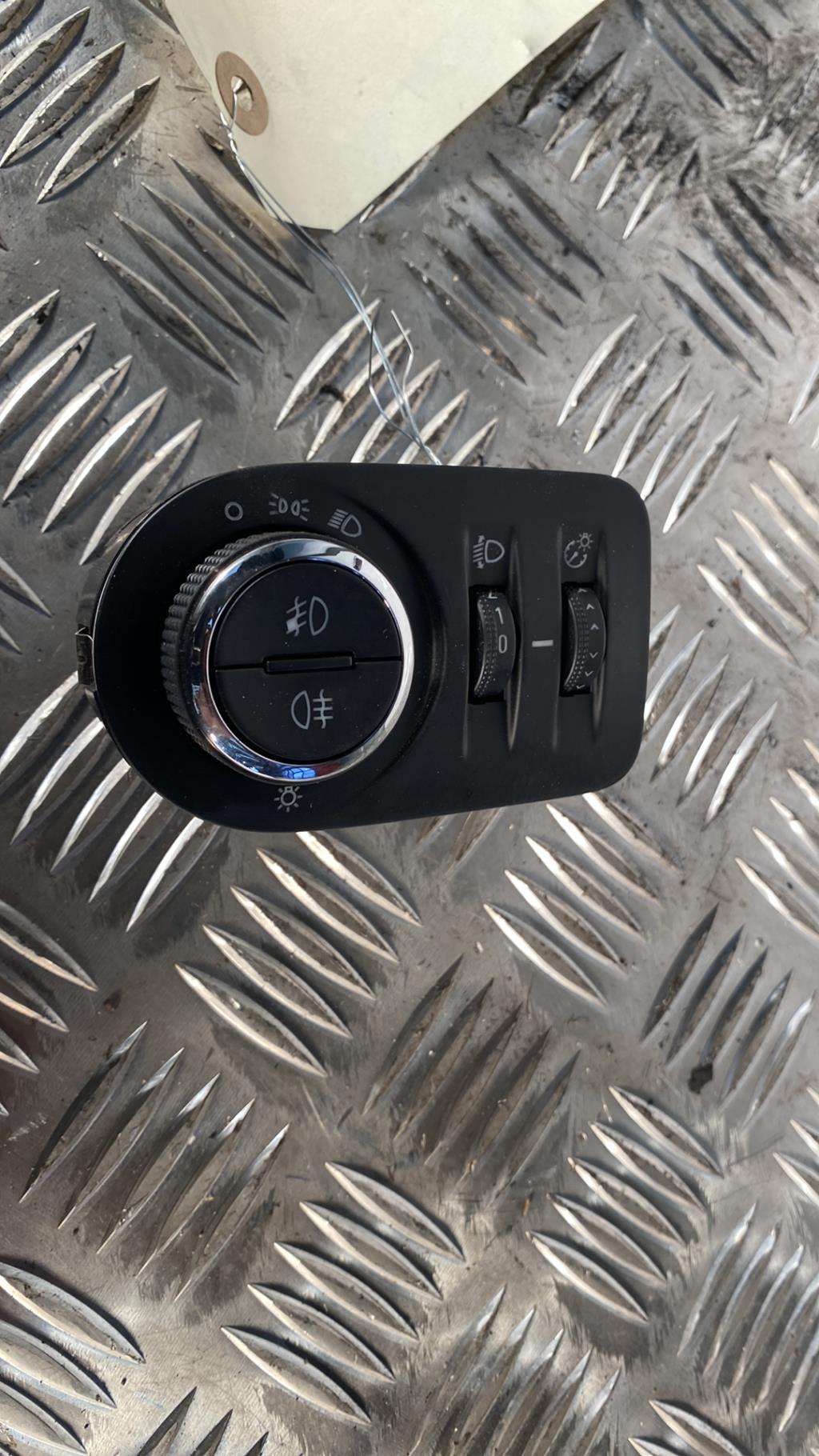 Commande de phare OPEL CORSA D PHASE 2 Diesel - 1